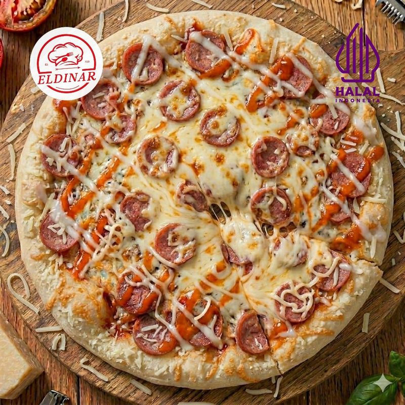 Sausage Mozzarella Pizza dengan sosis dan mozzarella leleh